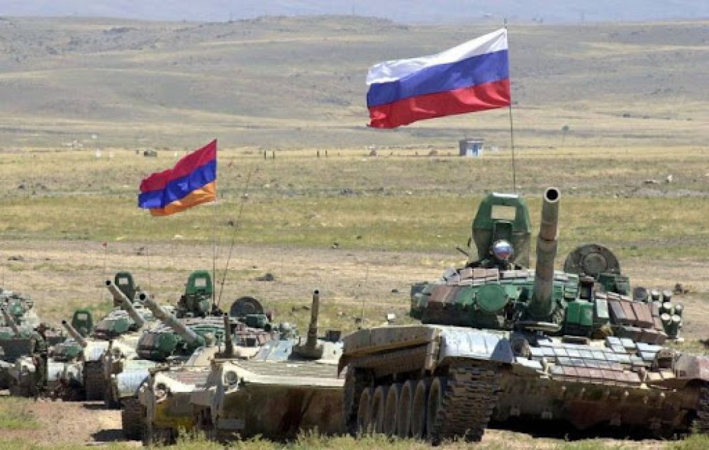 Rusia menține în jur de 80.000 de militari la granița cu Ucraina, în ciuda promisiunilor de retragere